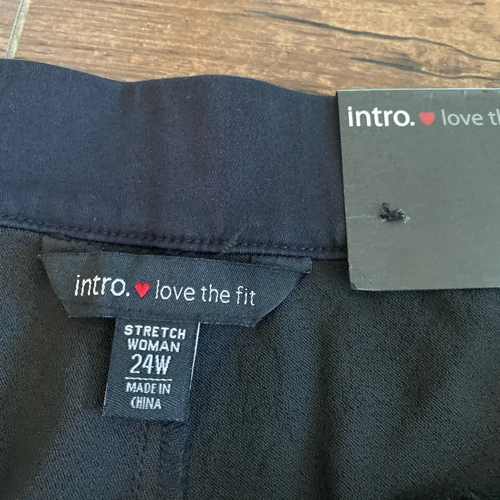NWT $64 Zippy Stretch waist pants Straight Leg 24W